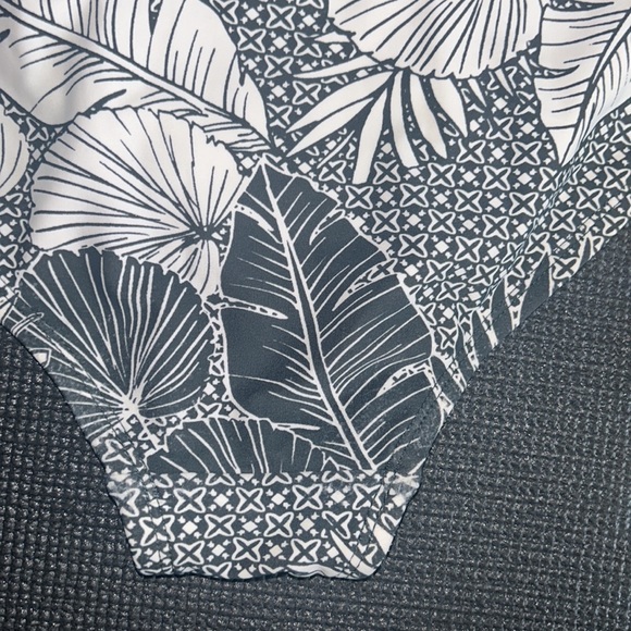 Green Jungle Print Swimsuit - Picture 4 of 7